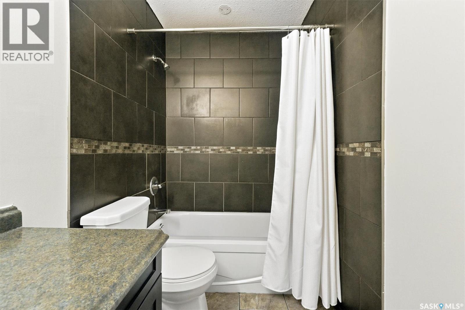 #312B 4040 8th STREET E - 21