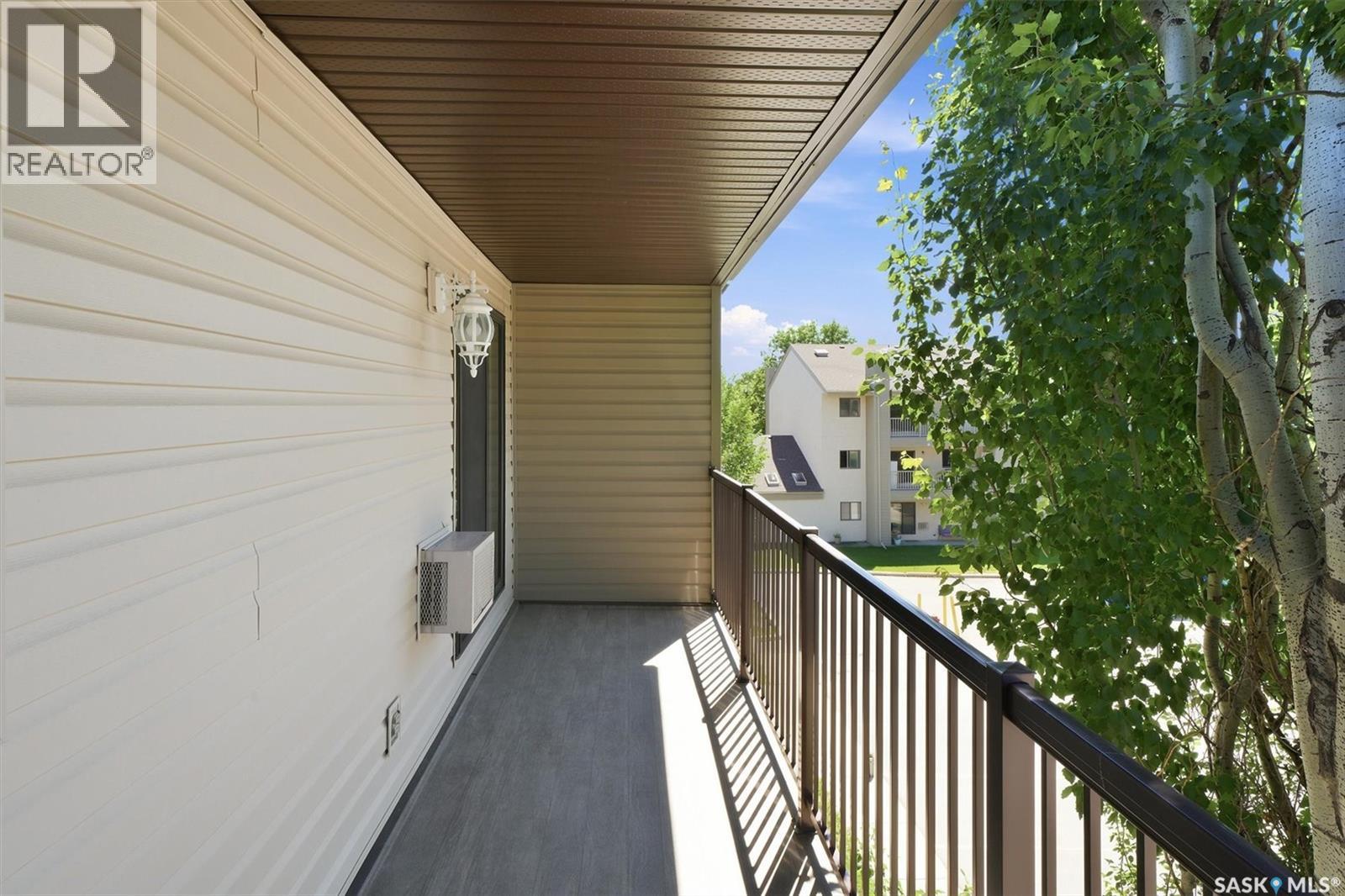 #312B 4040 8th STREET E - 28