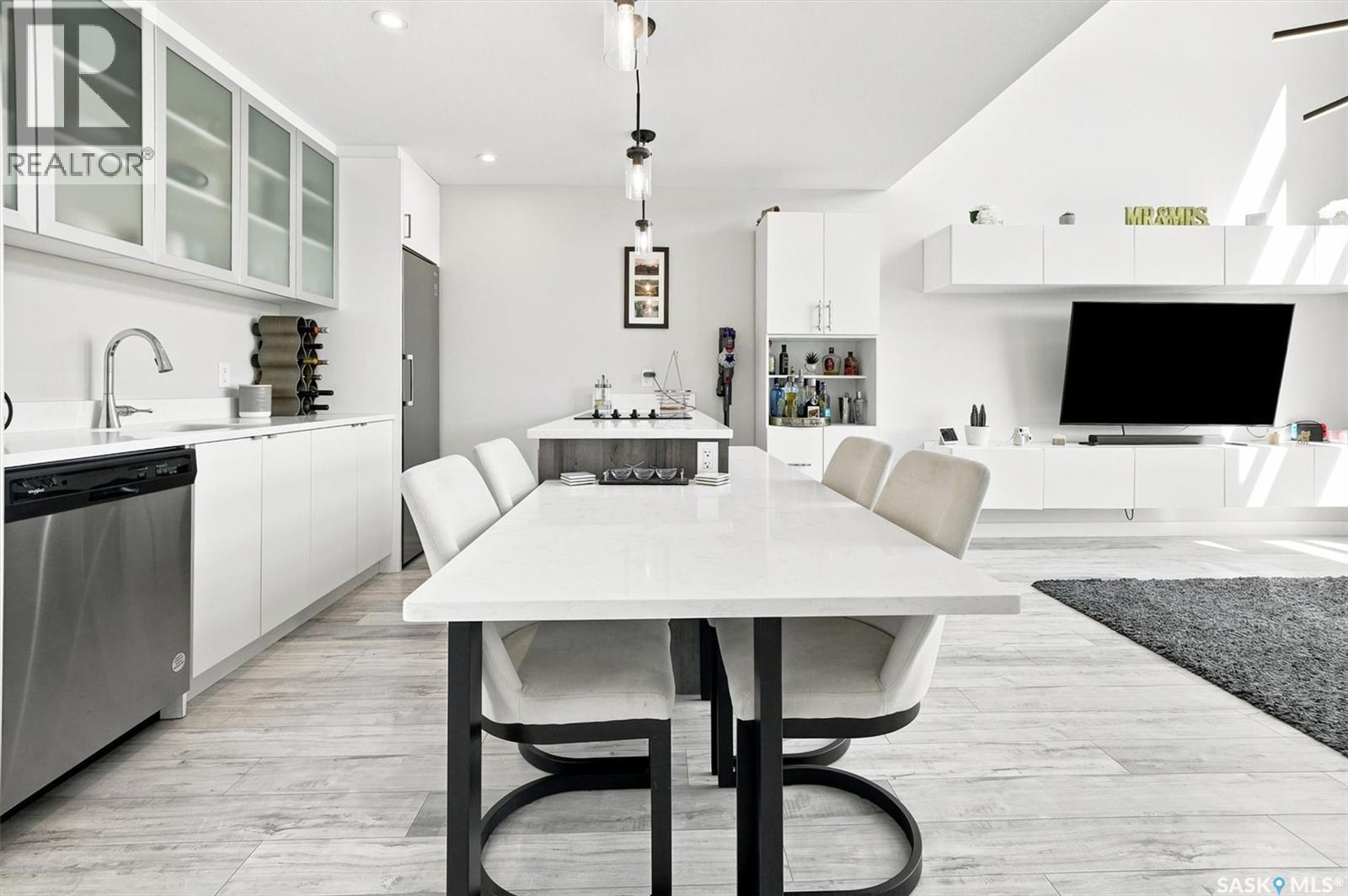 #332 McFaull CRESCENT - 11