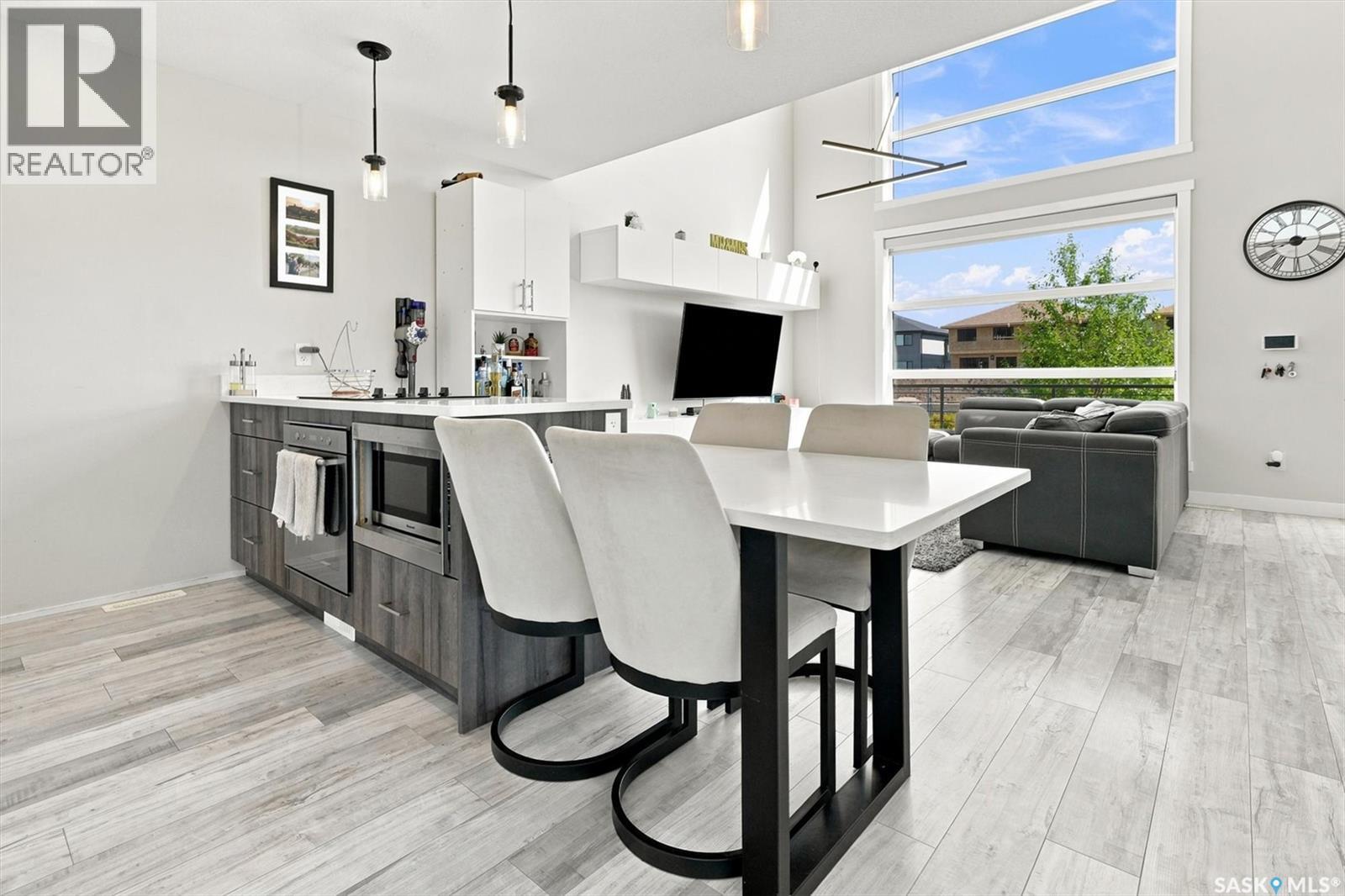 #332 McFaull CRESCENT - 12