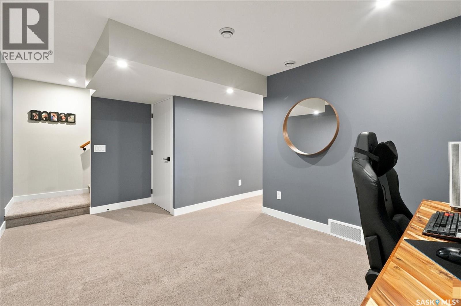 #332 McFaull CRESCENT - 26