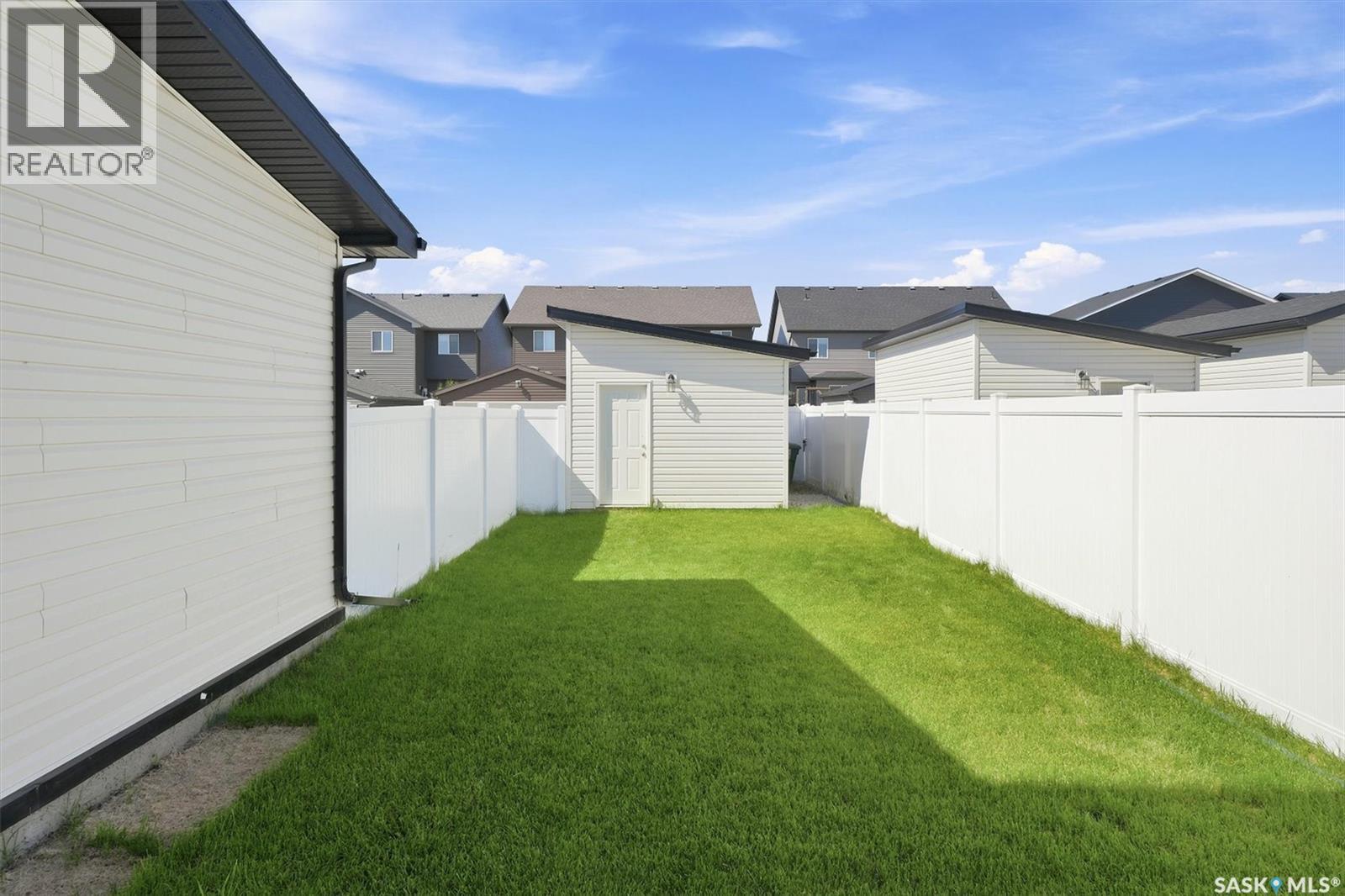 #332 McFaull CRESCENT - 35