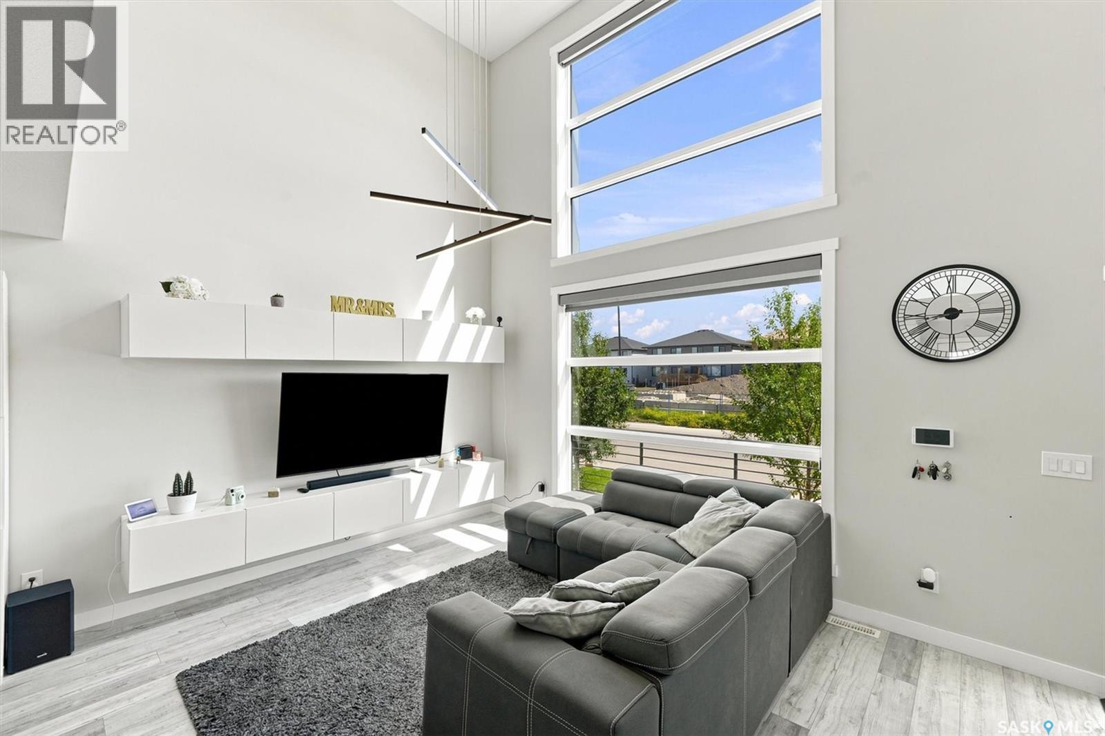#332 McFaull CRESCENT - 5