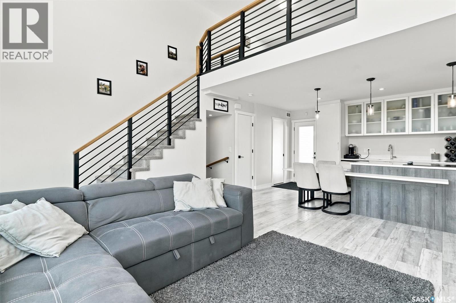#332 McFaull CRESCENT - 7