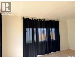Enclosed porch - 25 Sunrise Estates, Assiniboia, SK S0H0B0 Photo 7