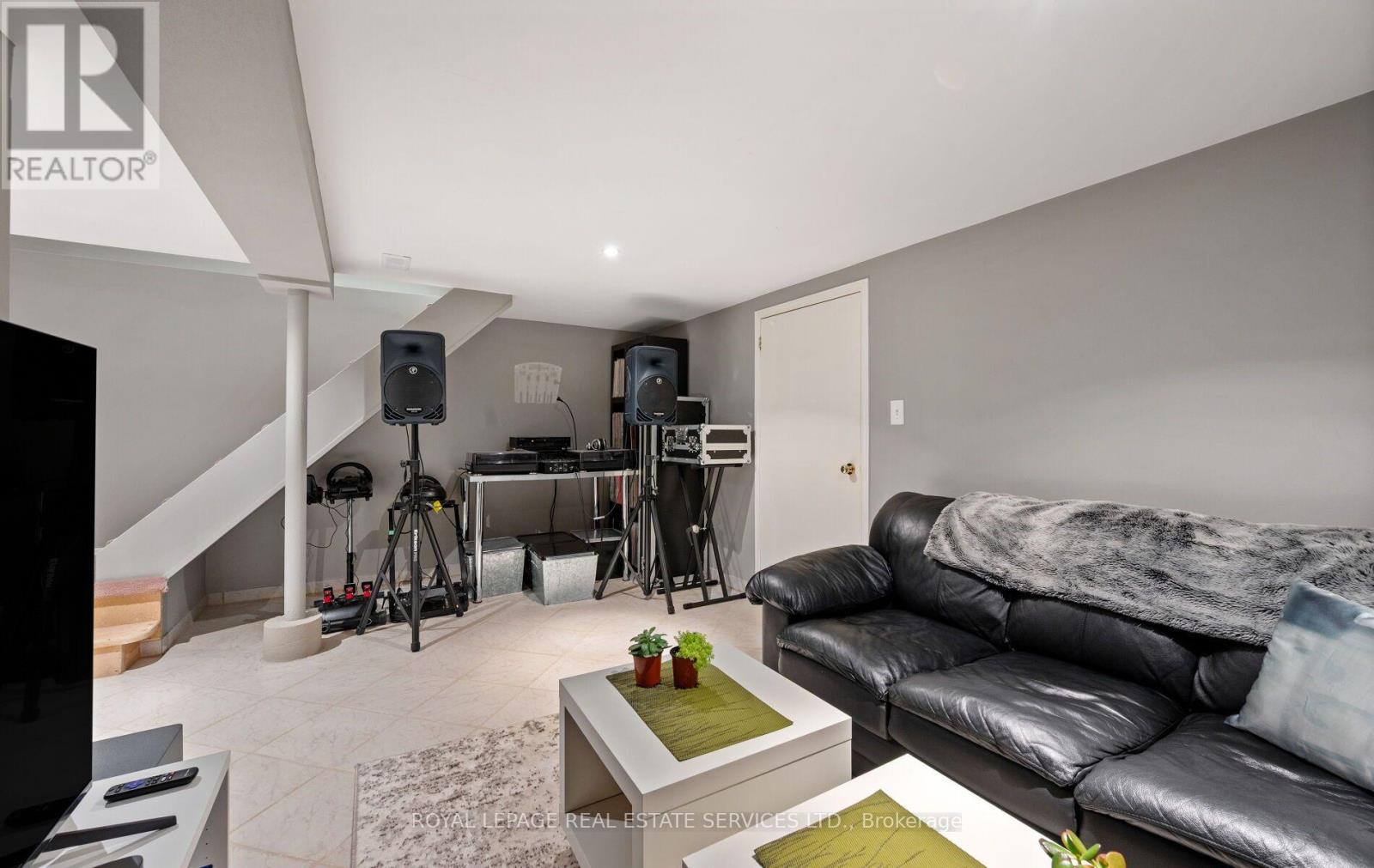 613 BERESFORD AVENUE - 33