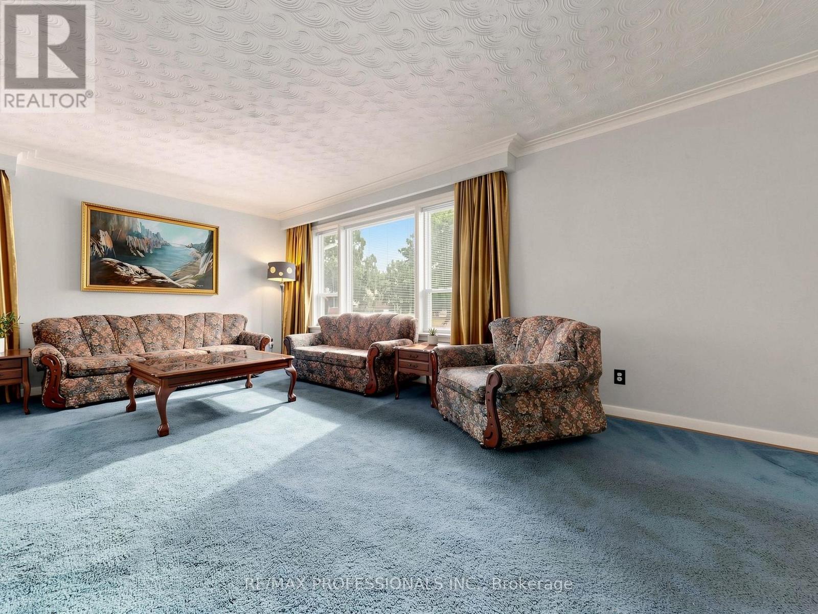 9 DETLING COURT - 3