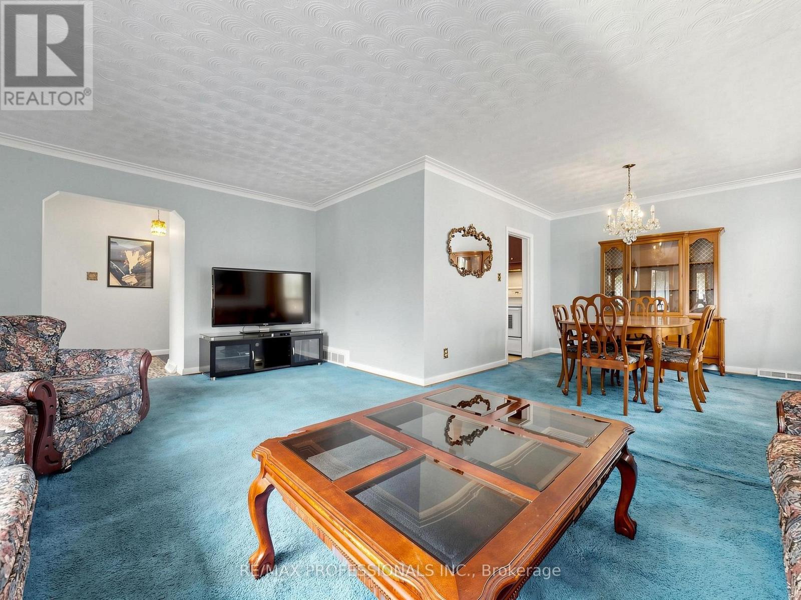 9 DETLING COURT - 5