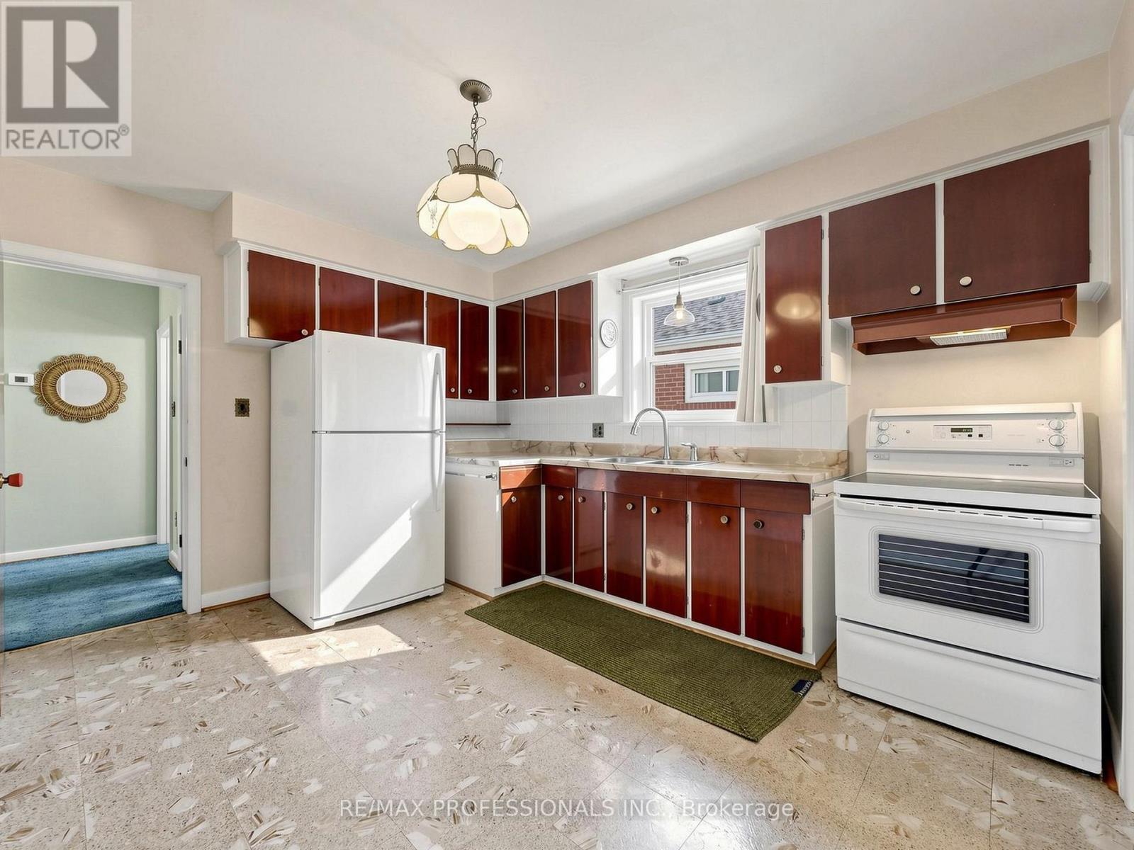 9 DETLING COURT - 7