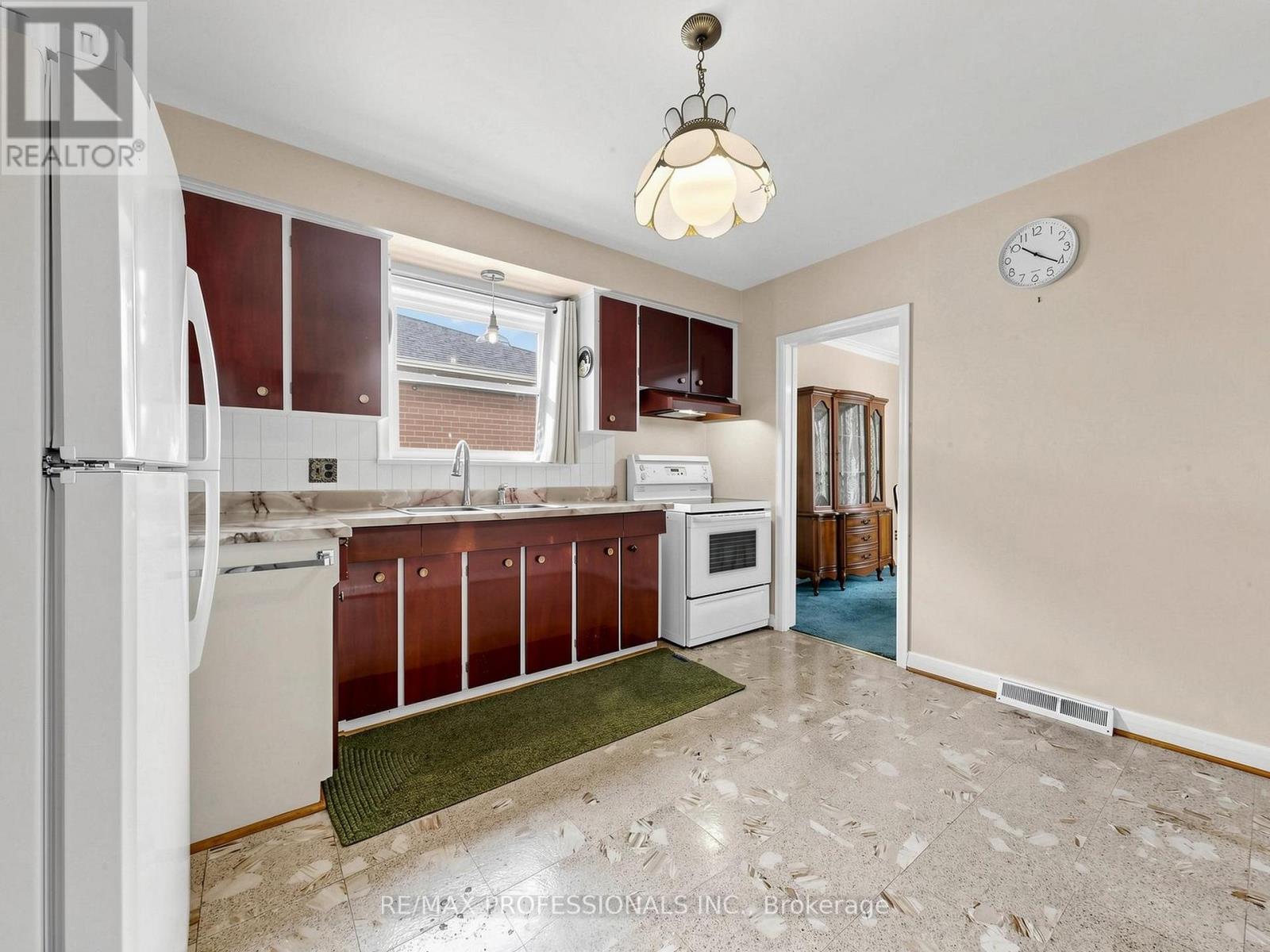 9 DETLING COURT - 8