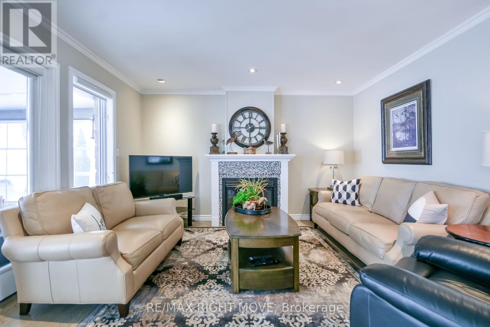 661 GLEN CRESCENT - Image 11