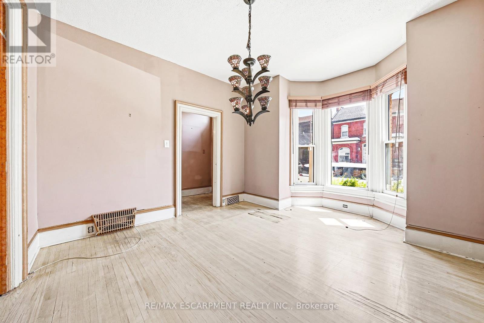 116 CATHARINE STREET S - 6