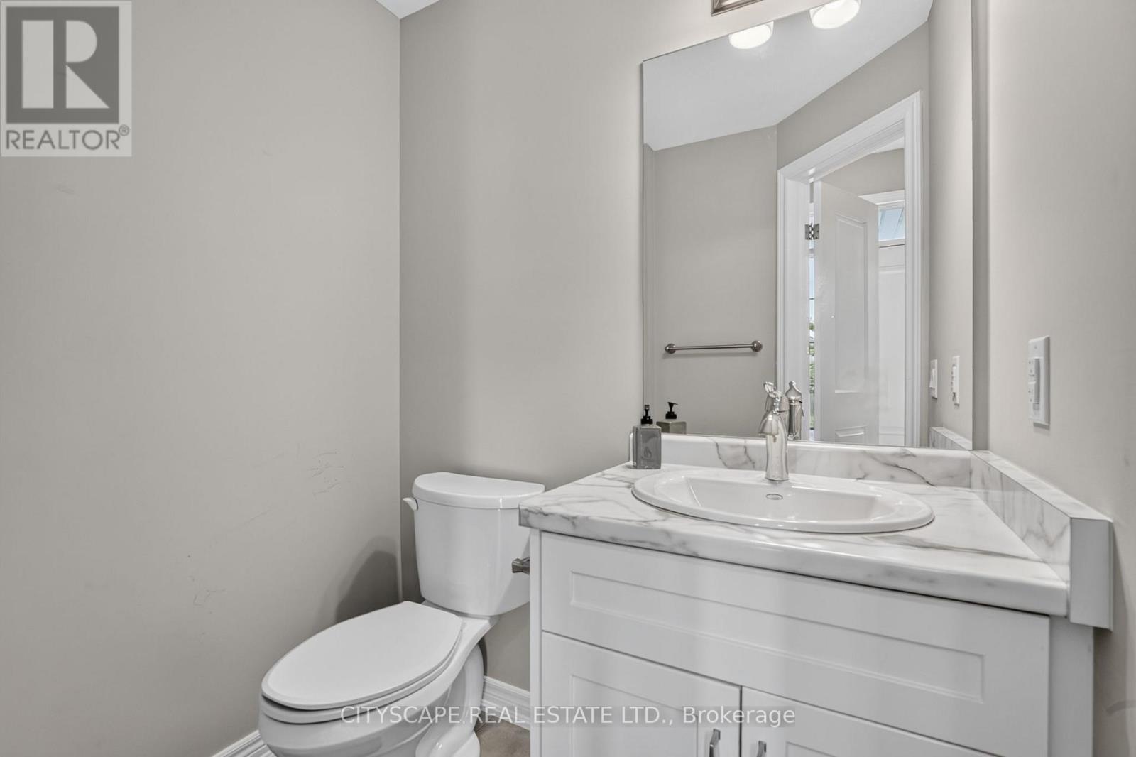27 LAMB CRESCENT - 10