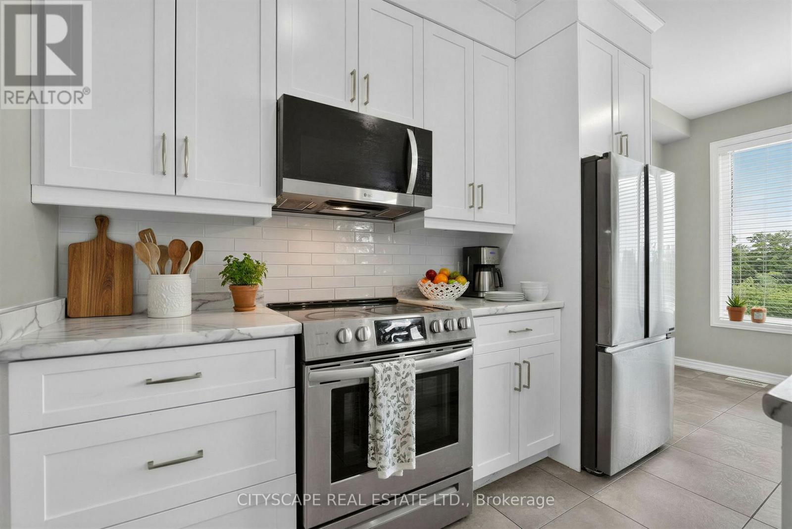 27 LAMB CRESCENT - 20