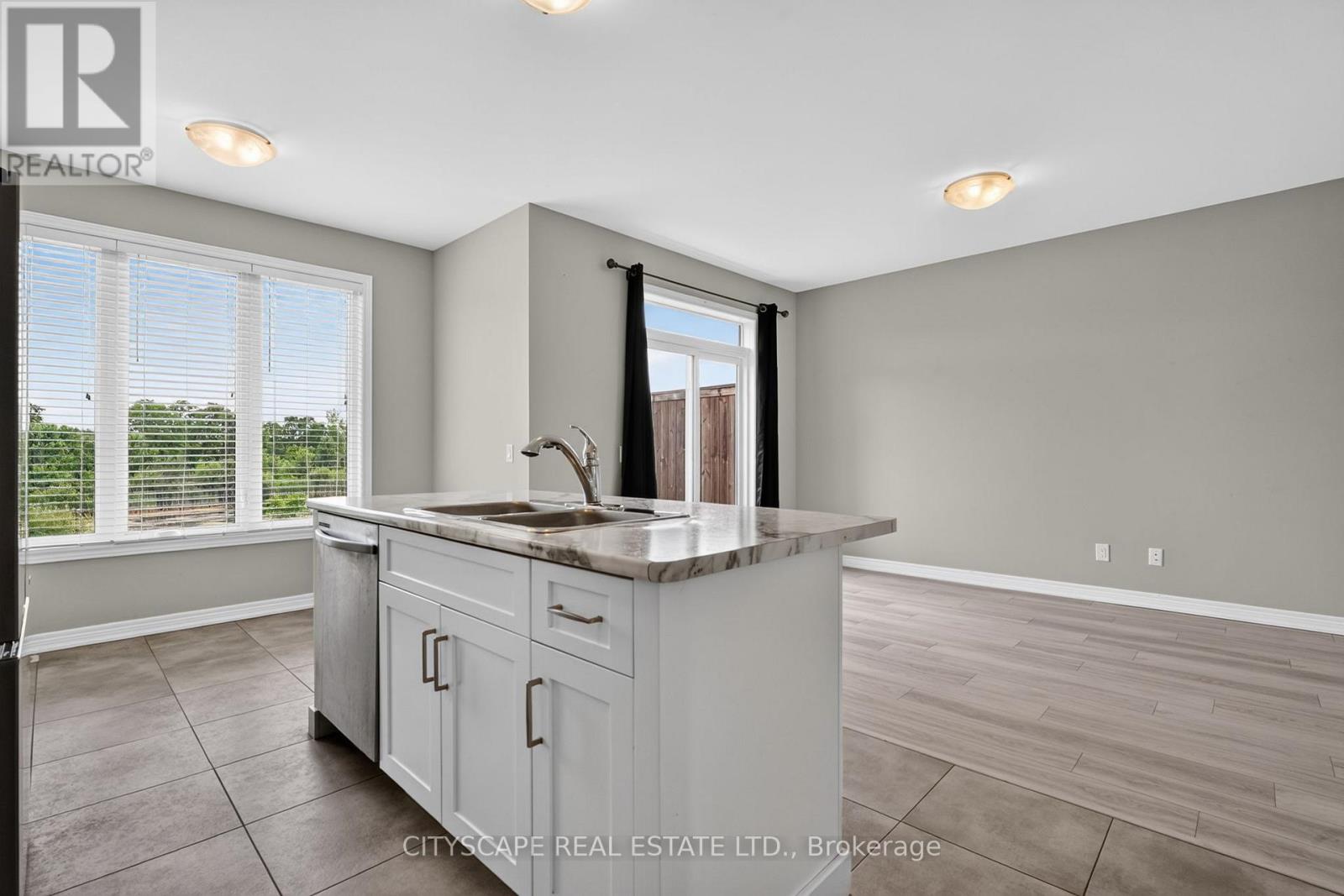 27 LAMB CRESCENT - 21
