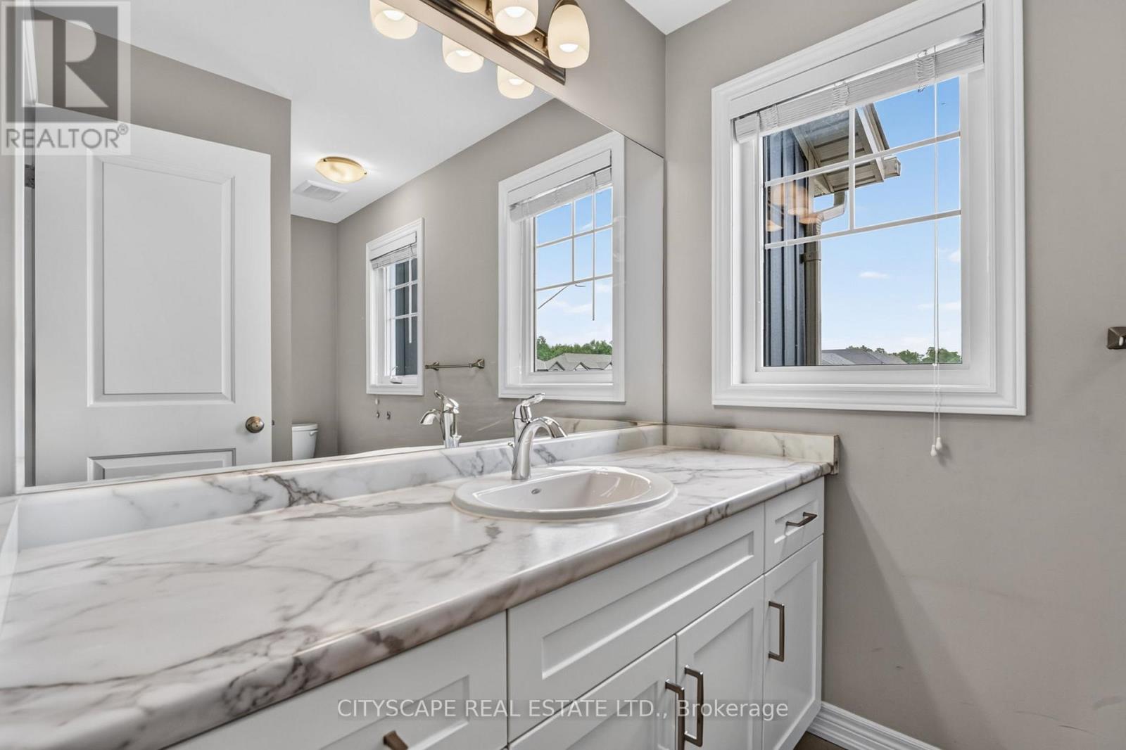 27 LAMB CRESCENT - 27