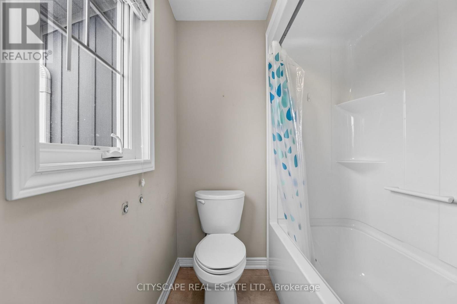 27 LAMB CRESCENT - 28
