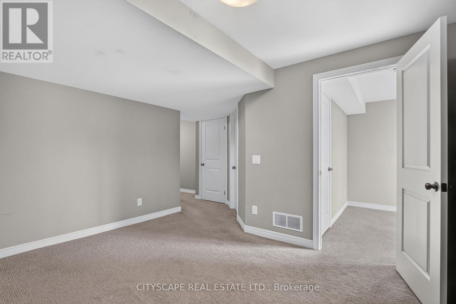 27 LAMB CRESCENT - 33