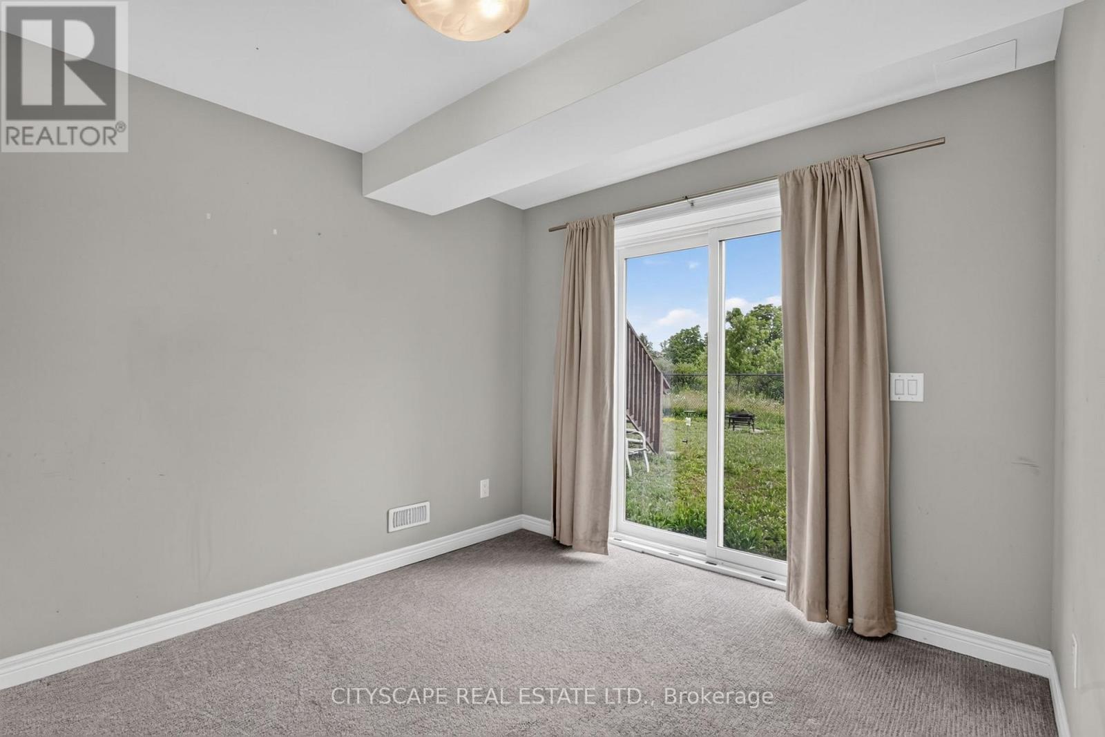27 LAMB CRESCENT - 35