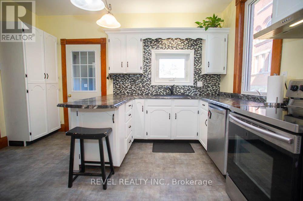 162 GRAND RIVER STREET N - Image 14
