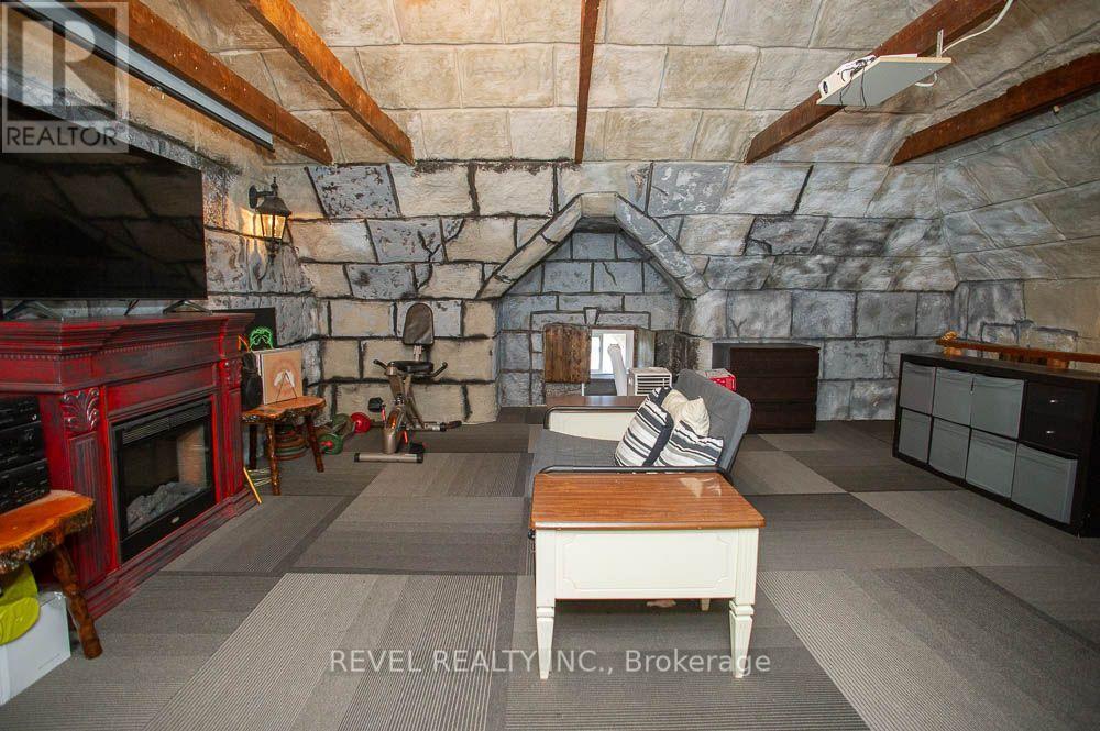 162 GRAND RIVER STREET N - Image 35