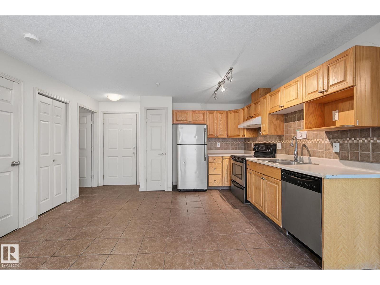 #111 5005 165 AV NW - 11