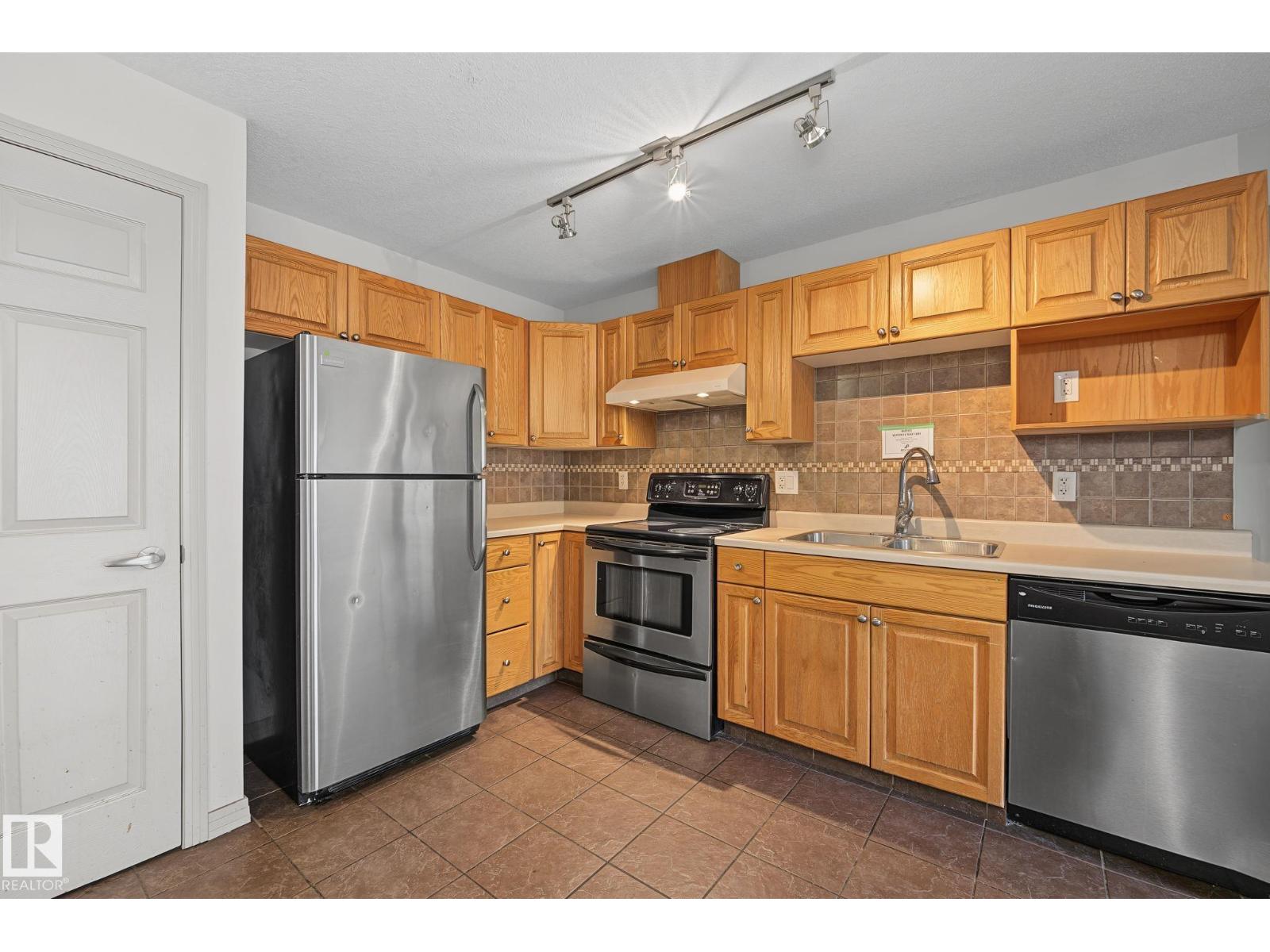 #111 5005 165 AV NW - 5