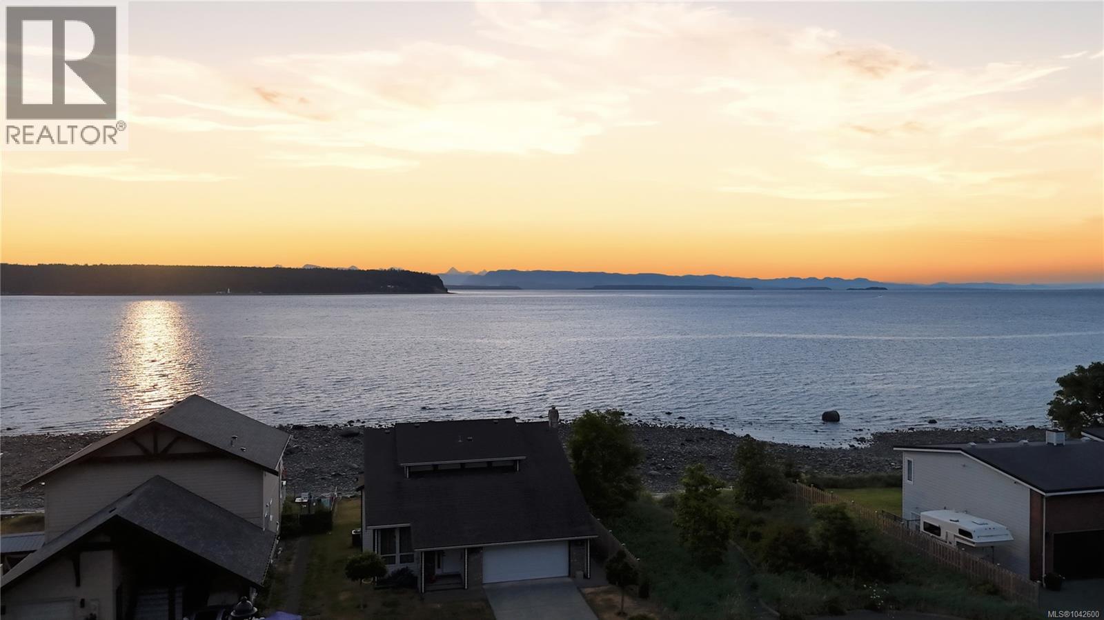 1081 Island Hwy S - 42
