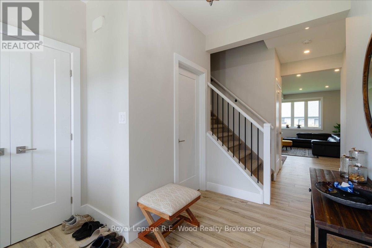 72 TRAILVIEW DRIVE E - 10