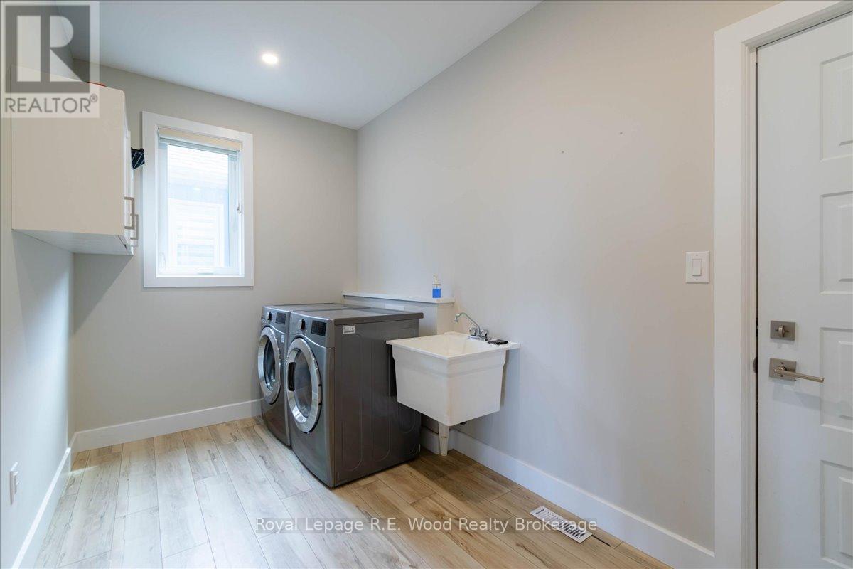 72 TRAILVIEW DRIVE E - 22