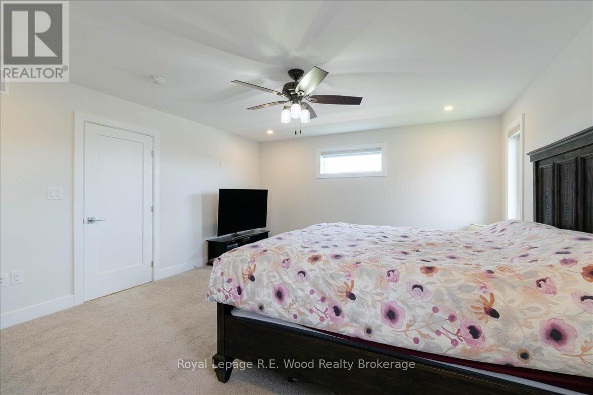 72 TRAILVIEW DRIVE E - 25