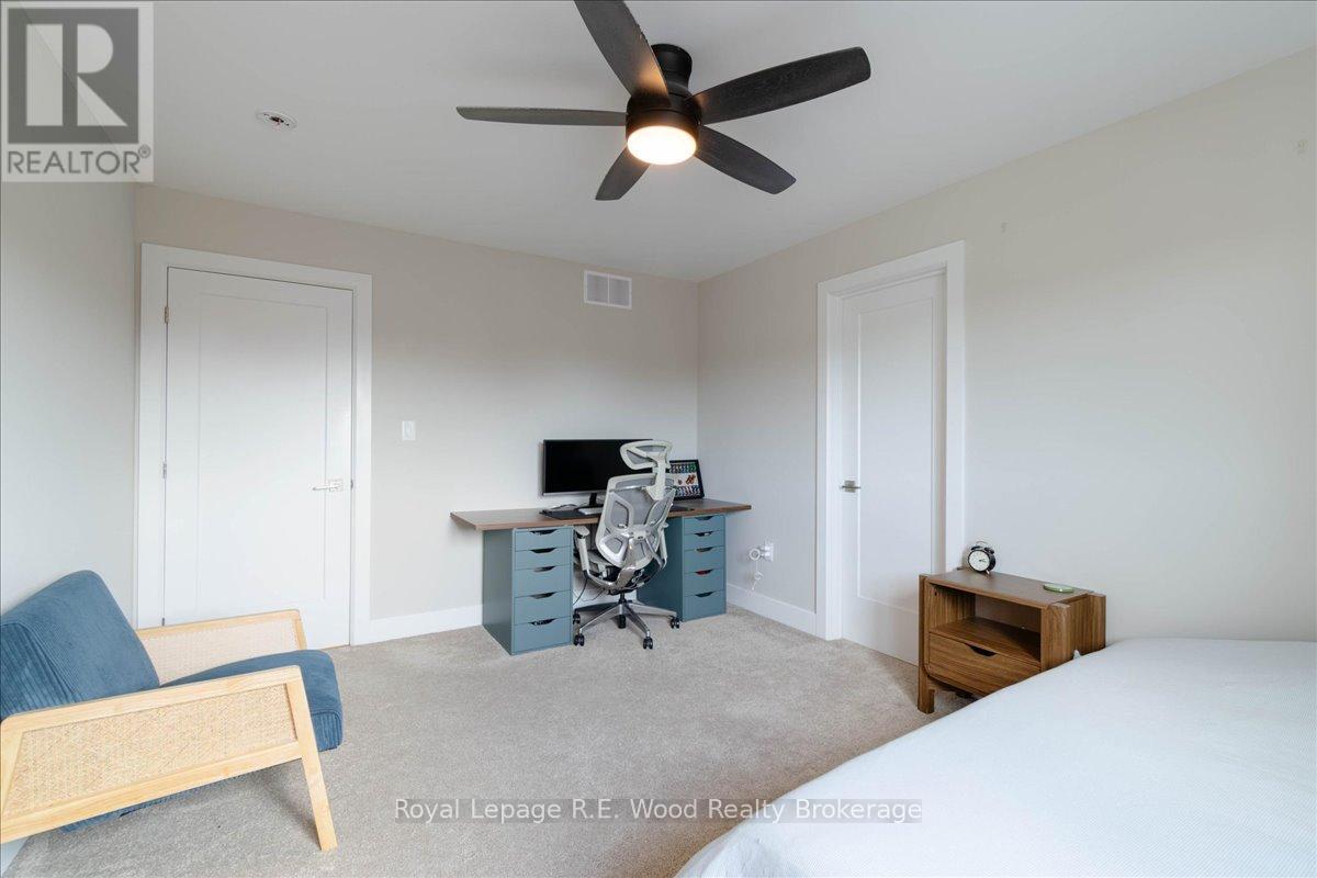 72 TRAILVIEW DRIVE E - 31