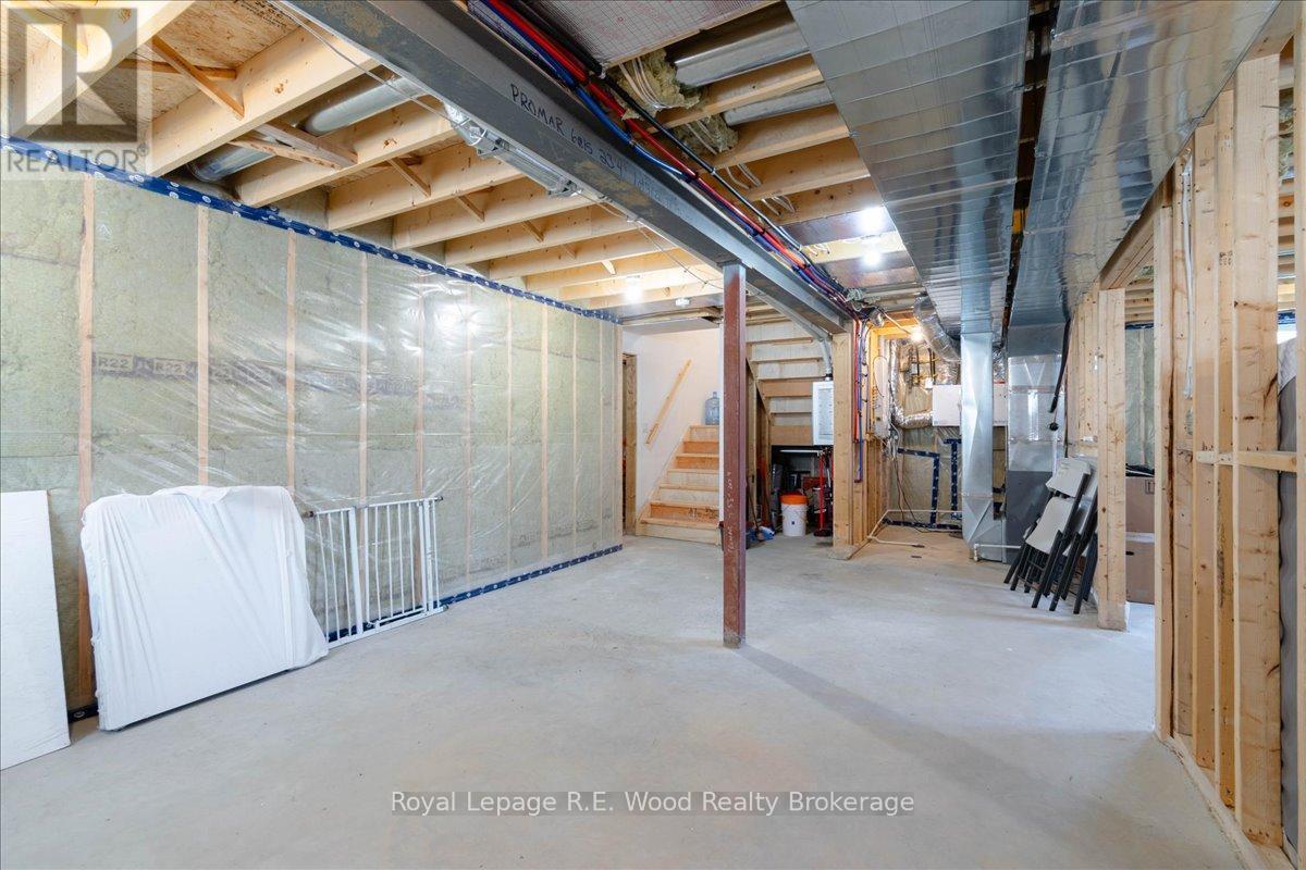 72 TRAILVIEW DRIVE E - 37
