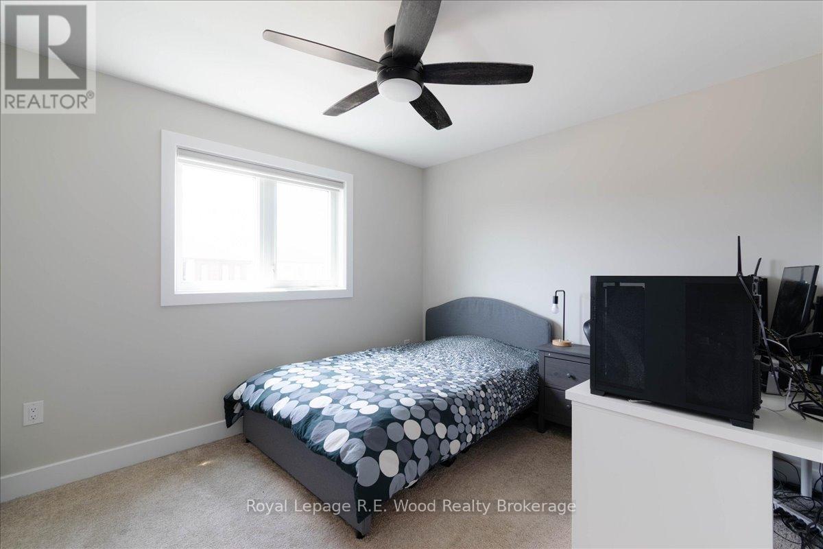 72 TRAILVIEW DRIVE E - 34