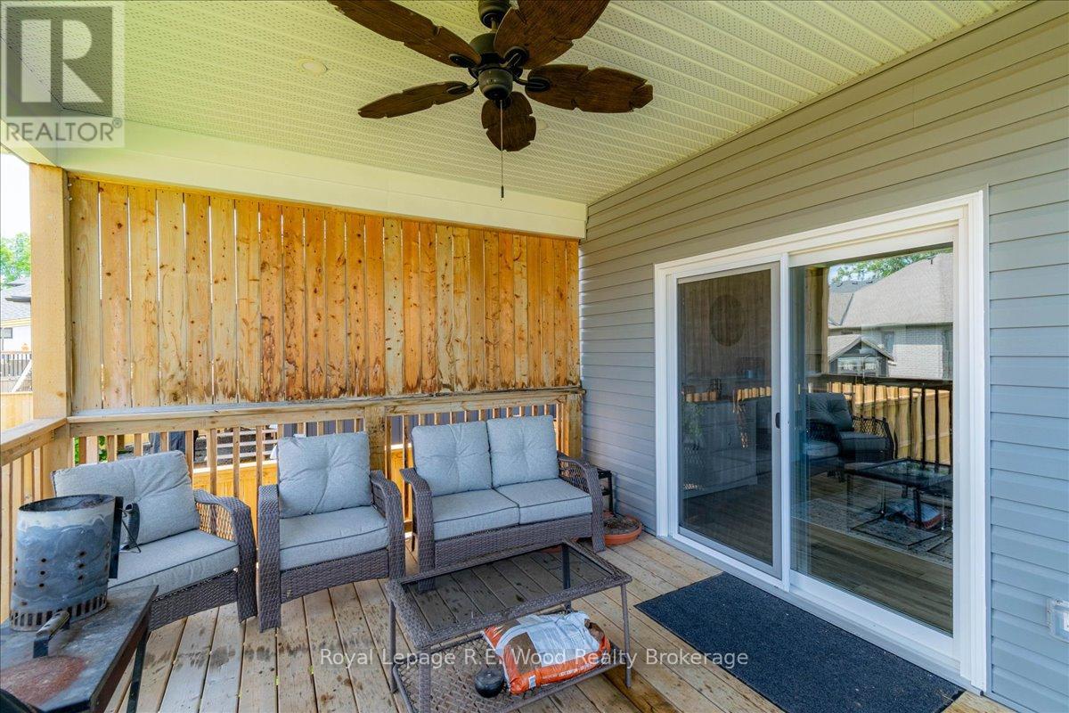 72 TRAILVIEW DRIVE E - 7