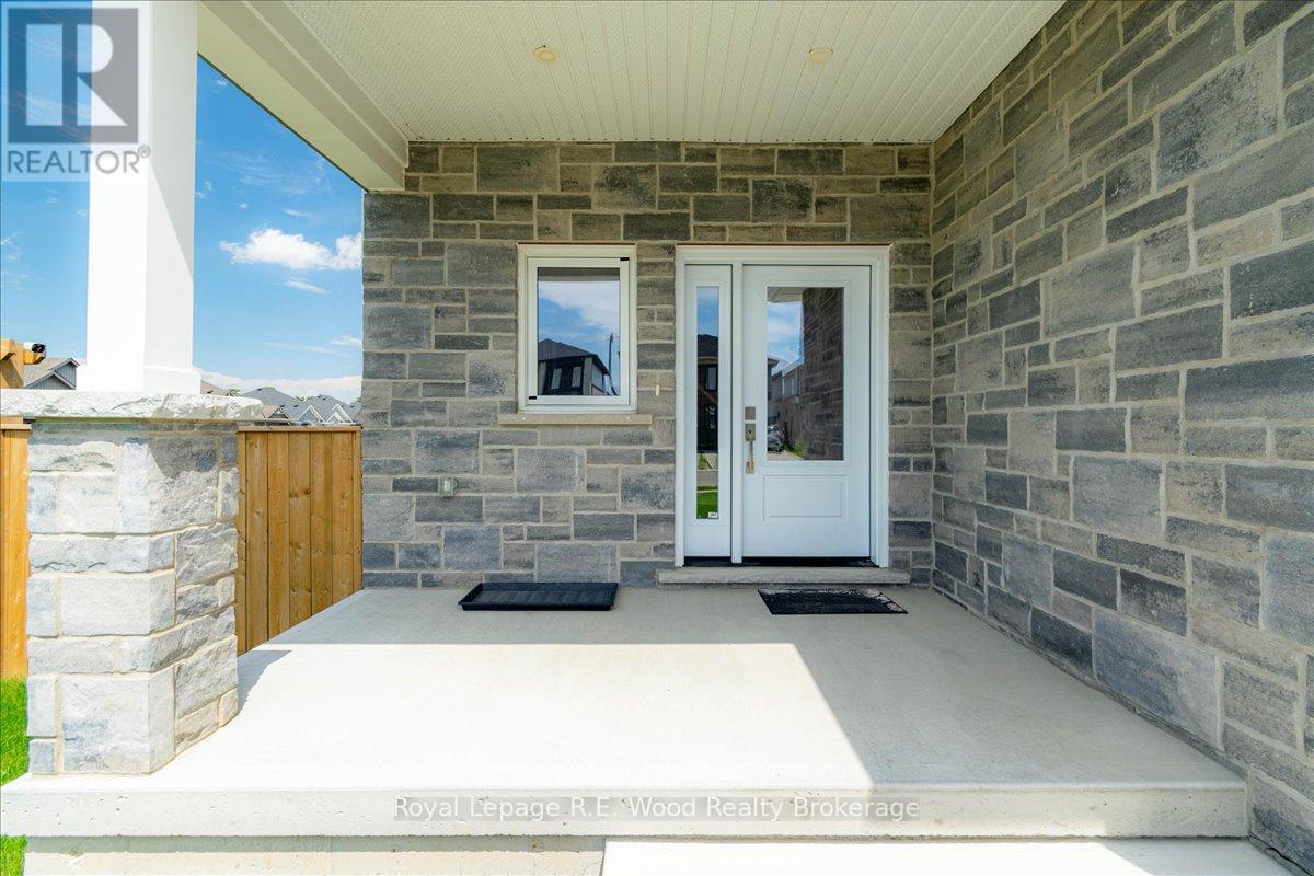 72 TRAILVIEW DRIVE E - 4