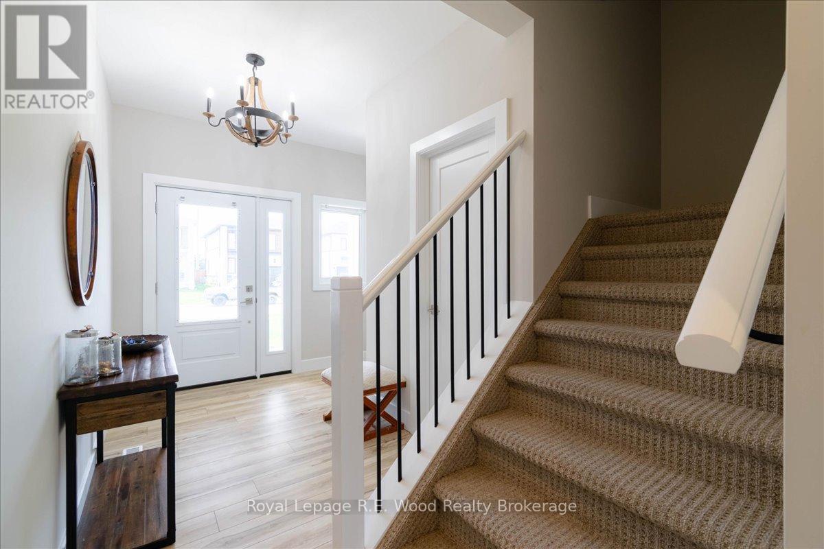 72 TRAILVIEW DRIVE E - 9