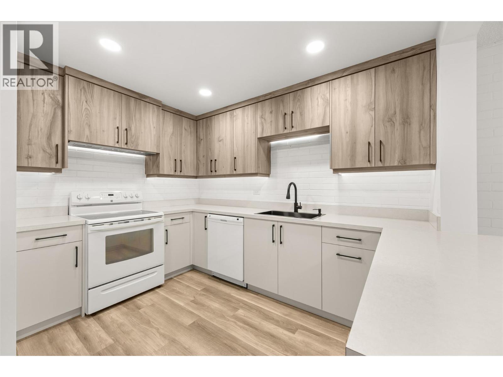 #104 1915 Pacific Court - 10