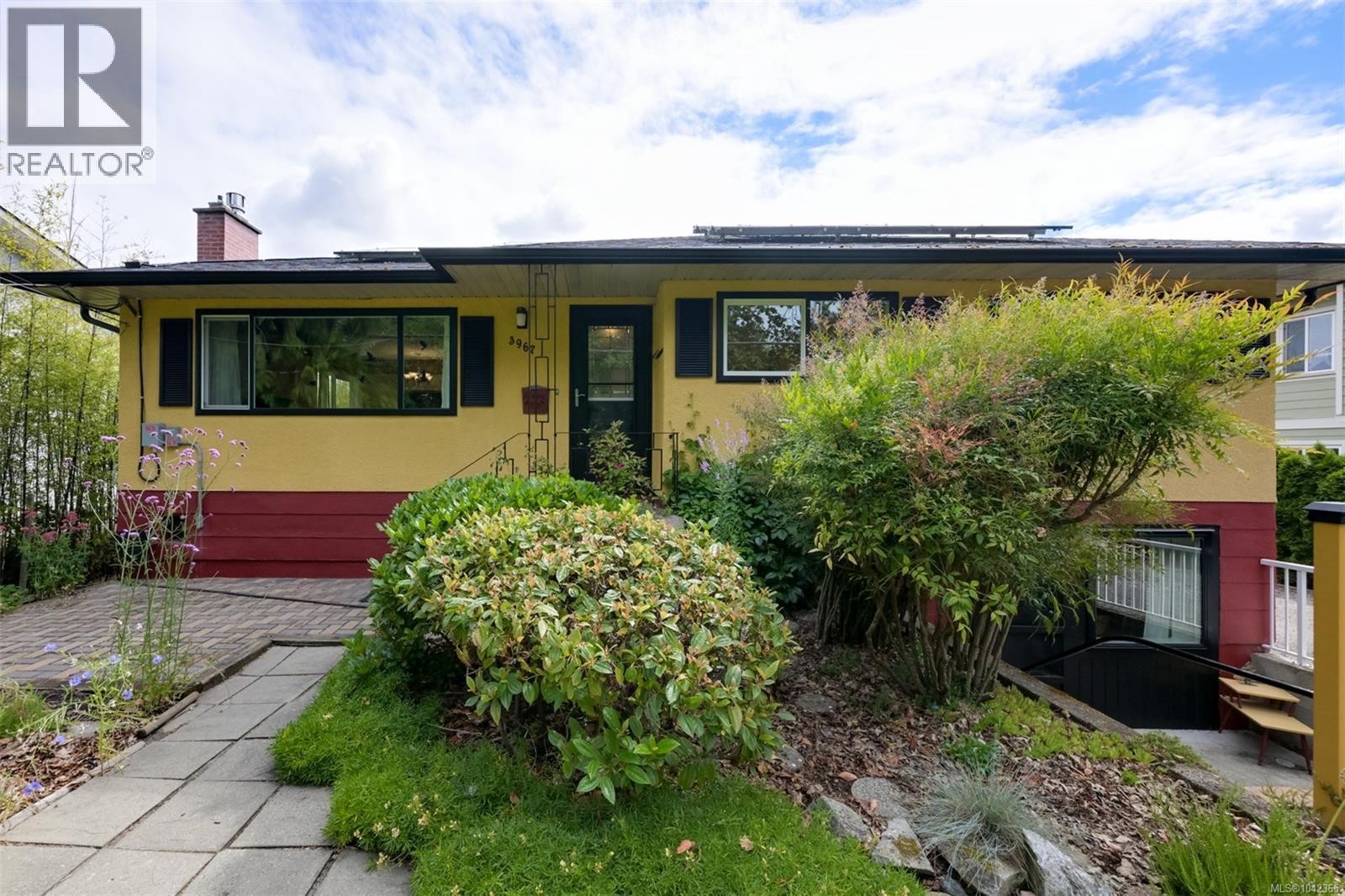 3967 Rainbow St - 1