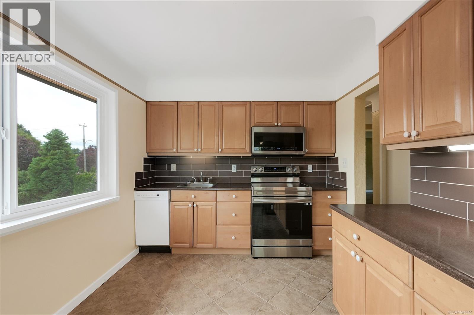 3967 Rainbow St - 12