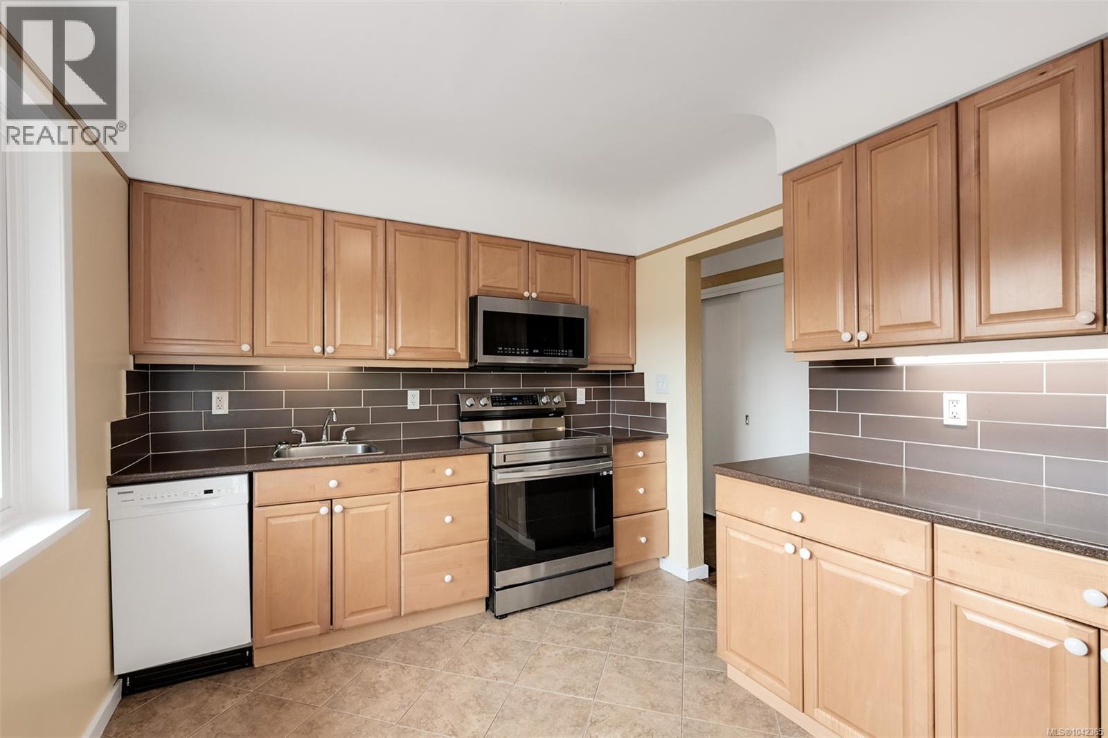 3967 Rainbow St - 13