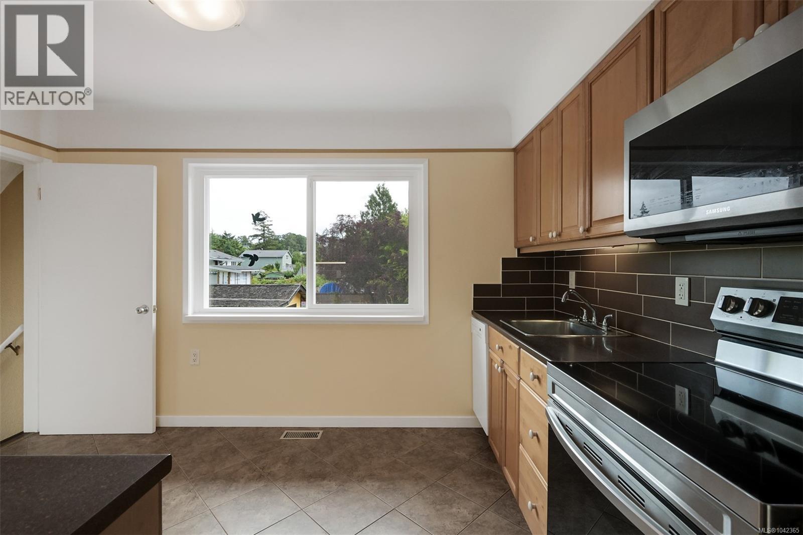 3967 Rainbow St - 15