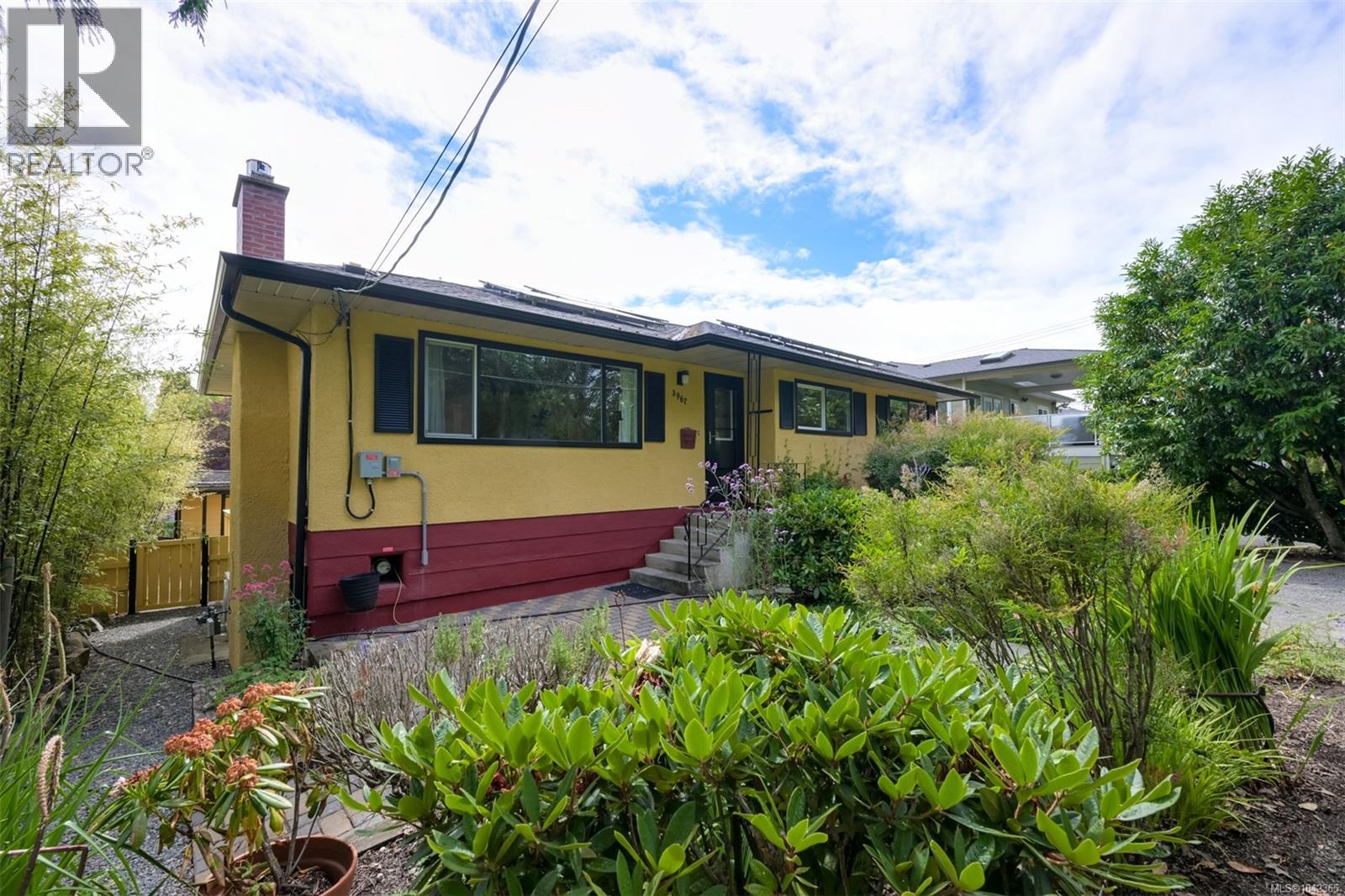 3967 Rainbow St - 2