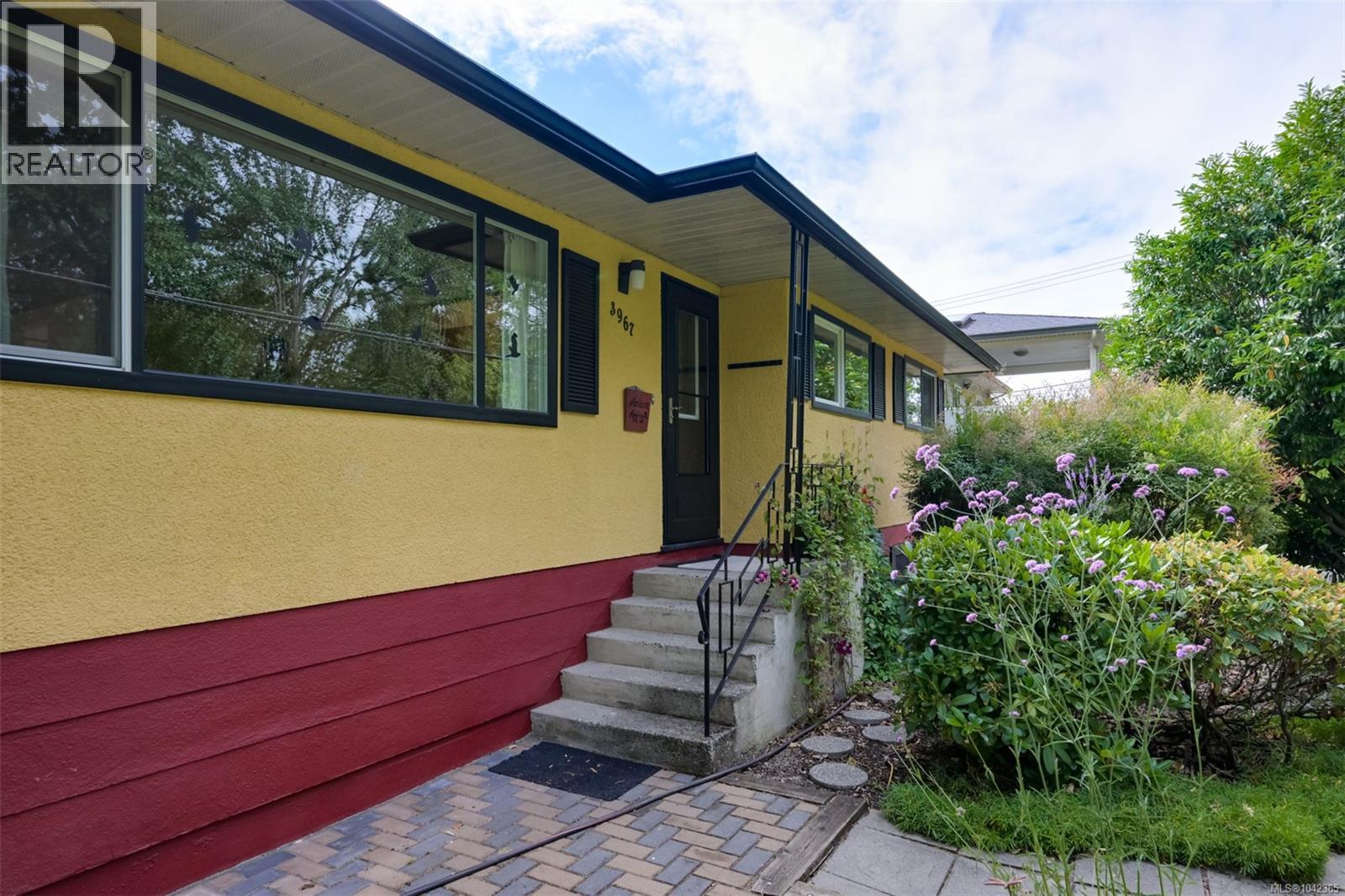 3967 Rainbow St - 3