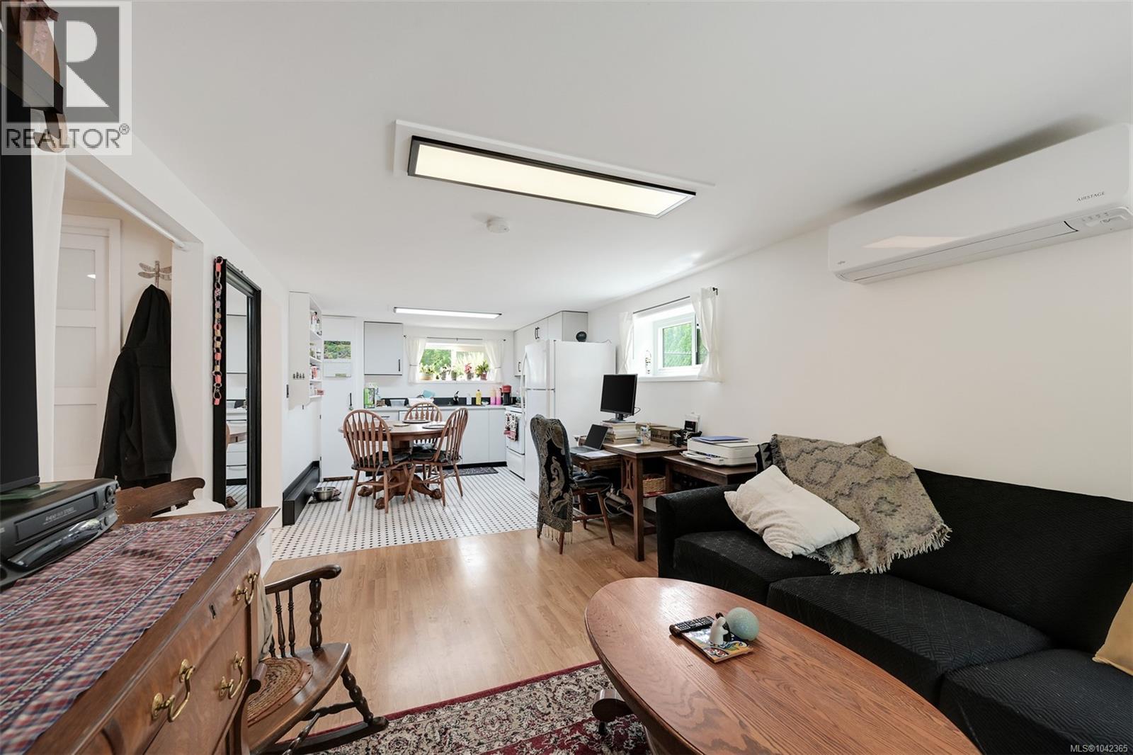 3967 Rainbow St - 34