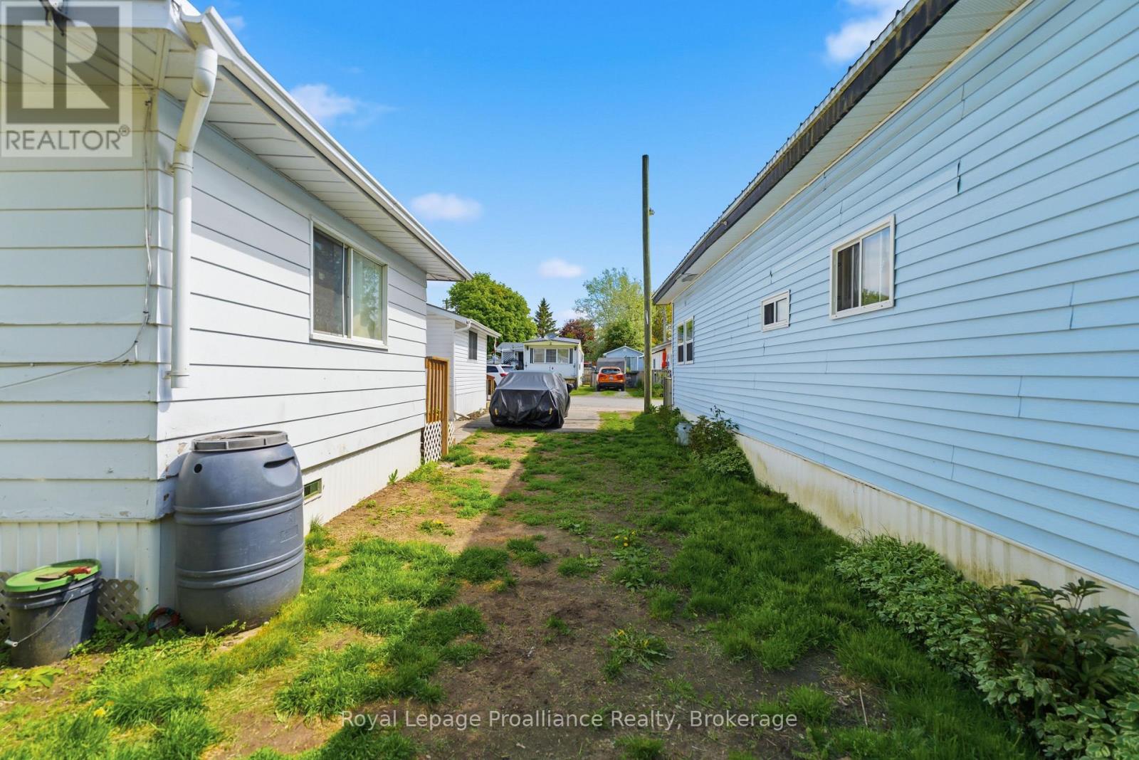 #53 63 WHITES ROAD - 23