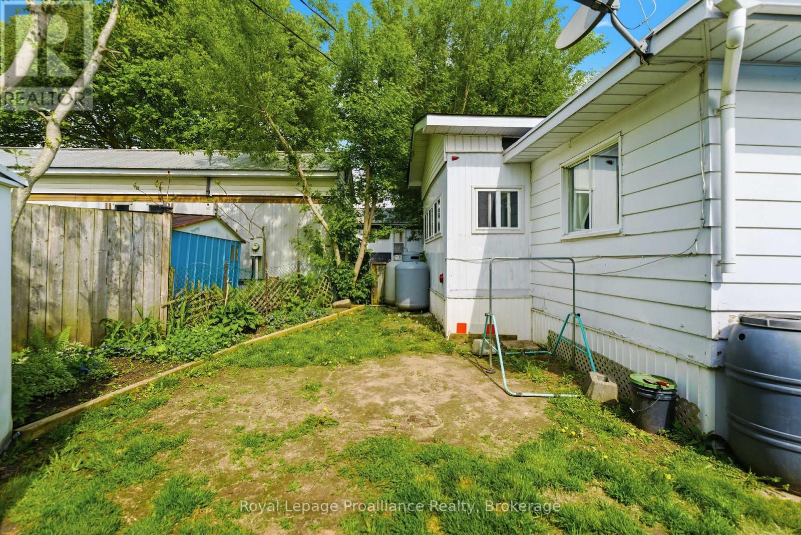 #53 63 WHITES ROAD - 22