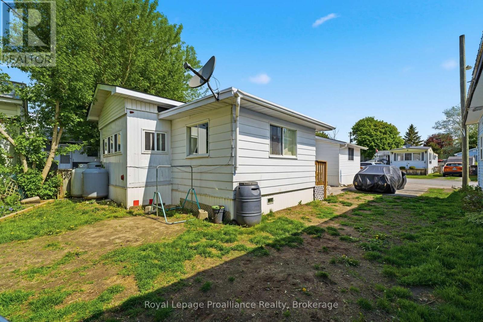 #53 63 WHITES ROAD - 27
