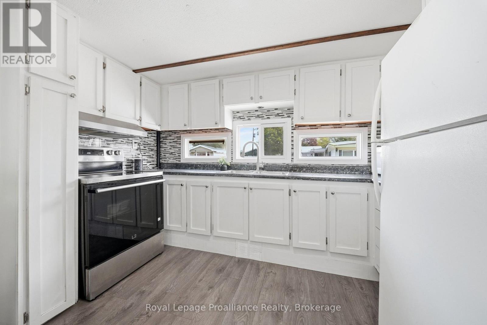#53 63 WHITES ROAD - 9