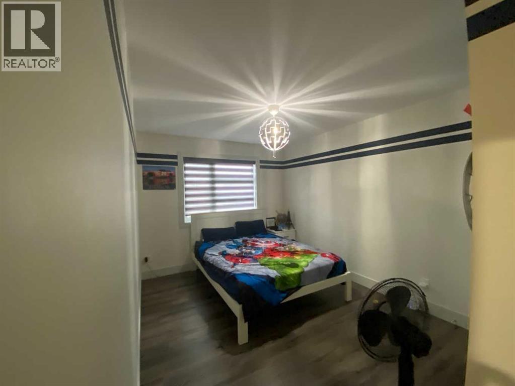 5402 43 Street - 30